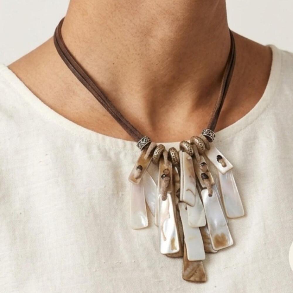 Mother of pearl necklace with